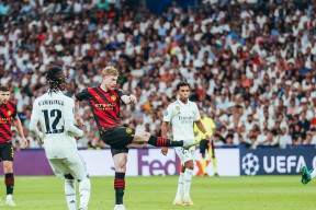 德布劳内在篮网比赛中精彩发挥，赛况扑朔迷离引发热议！-欧亿体育官方网站