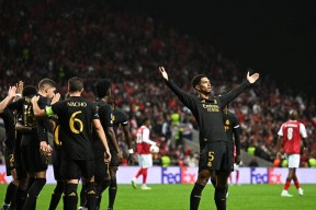 关于凯恩在老鹰比赛中出色防守，重要助攻引发热议！的信息-欧亿体育